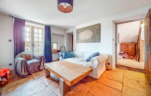 TV, table tennis, stereo