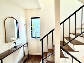 Interior - Charming 2-bedroom townhome near Downtown LA and Pasadena with AC, WiFi (Alhambra)