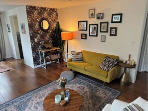 Living area - Charming 2-bedroom townhome near Downtown LA and Pasadena with AC, WiFi (Alhambra)