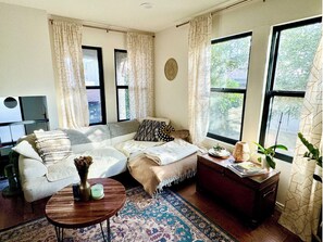 Living area - Charming 2-bedroom townhome near Downtown LA and Pasadena with AC, WiFi (Alhambra)