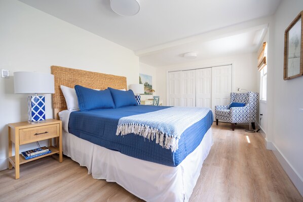 2 bedrooms, desk, free WiFi, bed sheets - Sun-Filled Private Large Cottage (Waterford)