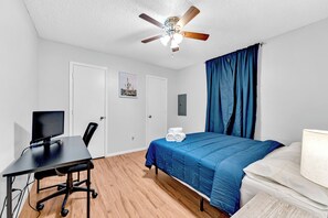 2 室のベッドルーム、アイロン / アイロン台、WiFi、ベッドシーツ