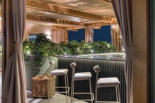 Rooftop bar, alfresco dining, open daily