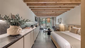 Habitación Premium doble | Minibar, caja fuerte, espacio para trabajar con un portátil