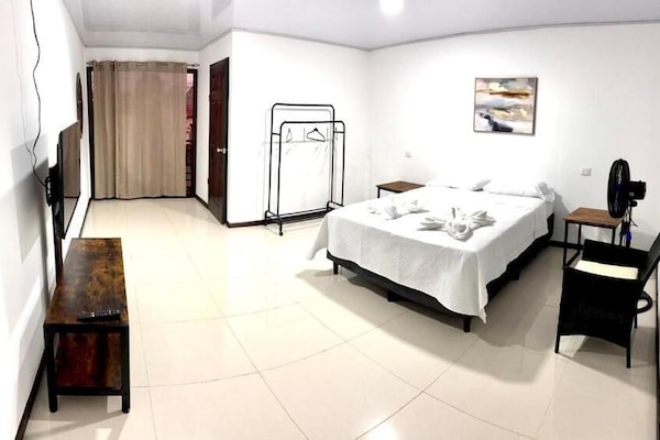 Habitación Confort, 1 cama matrimonial, balcón, vista a la ciudad | Wifi gratis