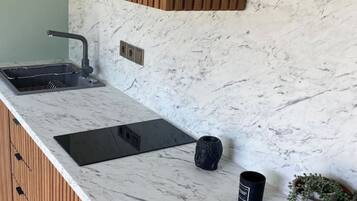 Fridge, electric kettle, blender, cookware/dishes/utensils