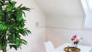 Comfort Condo | Makan dalam bilik