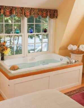 5 bedrooms, iron/ironing board, WiFi, bed sheets