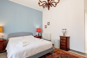 3 bedrooms, iron/ironing board, travel cot, WiFi