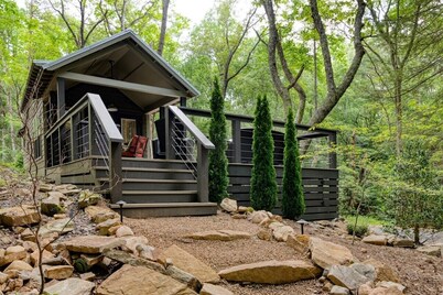 Creekside Tiny house in fantastic Monteagle! Quick hike to waterfall! 