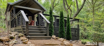 Creekside Tiny house in fantastic Monteagle! Quick hike to waterfall!
