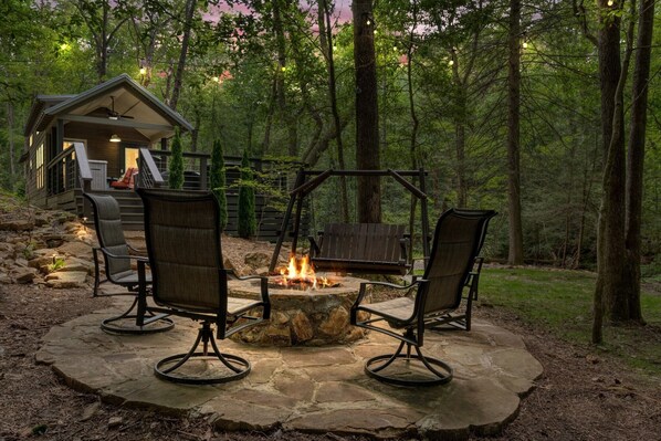 Property grounds - Creekside Tiny house in fantastic Monteagle! Quick hike to waterfall!  (Monteagle)