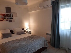 2 Schlafzimmer, Reisekinderbett, kostenloses WLAN, Bettwäsche