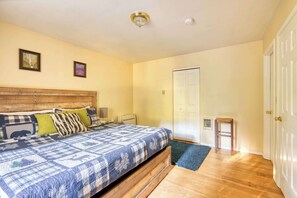 3 bedrooms, iron/ironing board, travel crib, WiFi