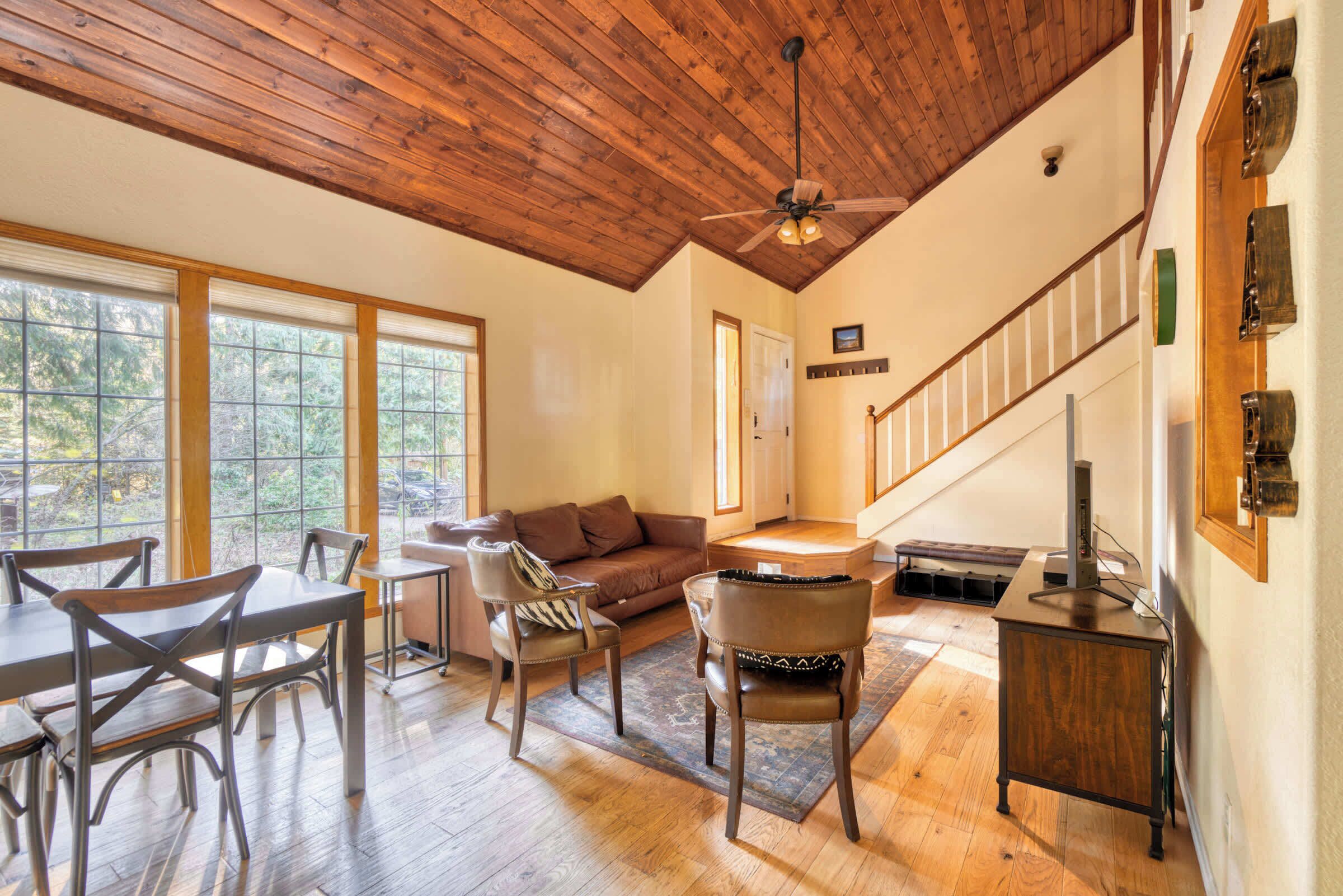 TV, fireplace, offices