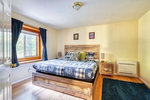 3 bedrooms, iron/ironing board, travel crib, WiFi