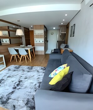 Apartemen | Area keluarga | TV