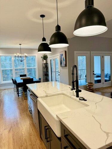 The Liberty House
Spacious 5-bedroom house in charming Lynchburg