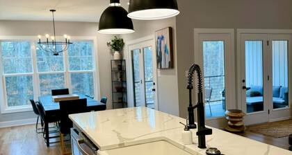 The Liberty House
Spacious 5-bedroom house in charming Lynchburg