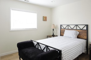 2 bedrooms, desk, iron/ironing board, WiFi
