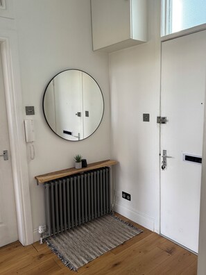 Interior - Bright West End Flat | 3-Min Walk to Subway | Park Views (Glasgow)