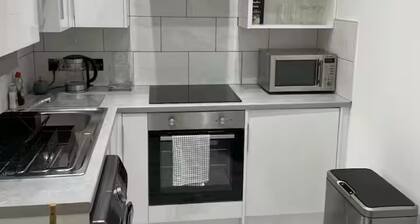 Stylish Top-Floor Flat with Stunning Views in Glasgow's Vibrant West End