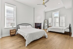 Työpöytä, silitysrauta/-lauta, Wi-Fi, vuodevaatteet