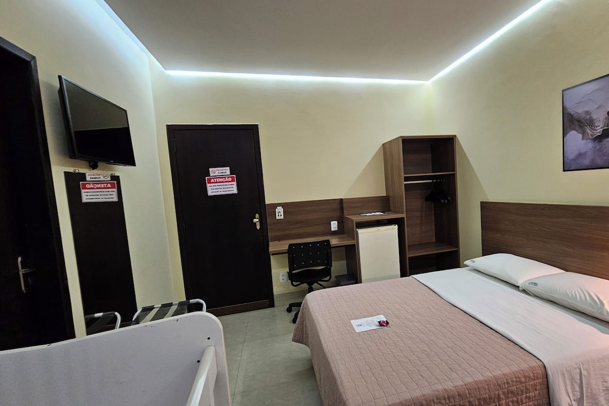 Deluxe Triple Room | Blackout drapes, iron/ironing board, bed sheets