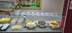 فطور قائم على الخدمة الذاتية مجانًا يوميًا