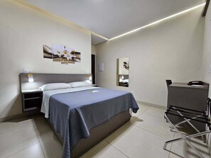 Blackout curtains, iron/ironing board, bed sheets - VITORIA PALACE HOTEL (Sinop)