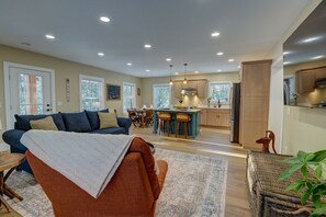 Smart TV, books - Rail`s Retreat~ 2BR/1.5B Entire House Near Acadia National Park (Trenton)