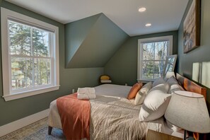 2 bedrooms, desk, iron/ironing board, free WiFi