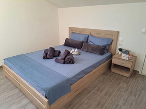 2 chambres, fer et planche à repasser, Wi-Fi, draps fournis