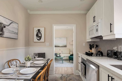 2BR Suite with LRG Patio!