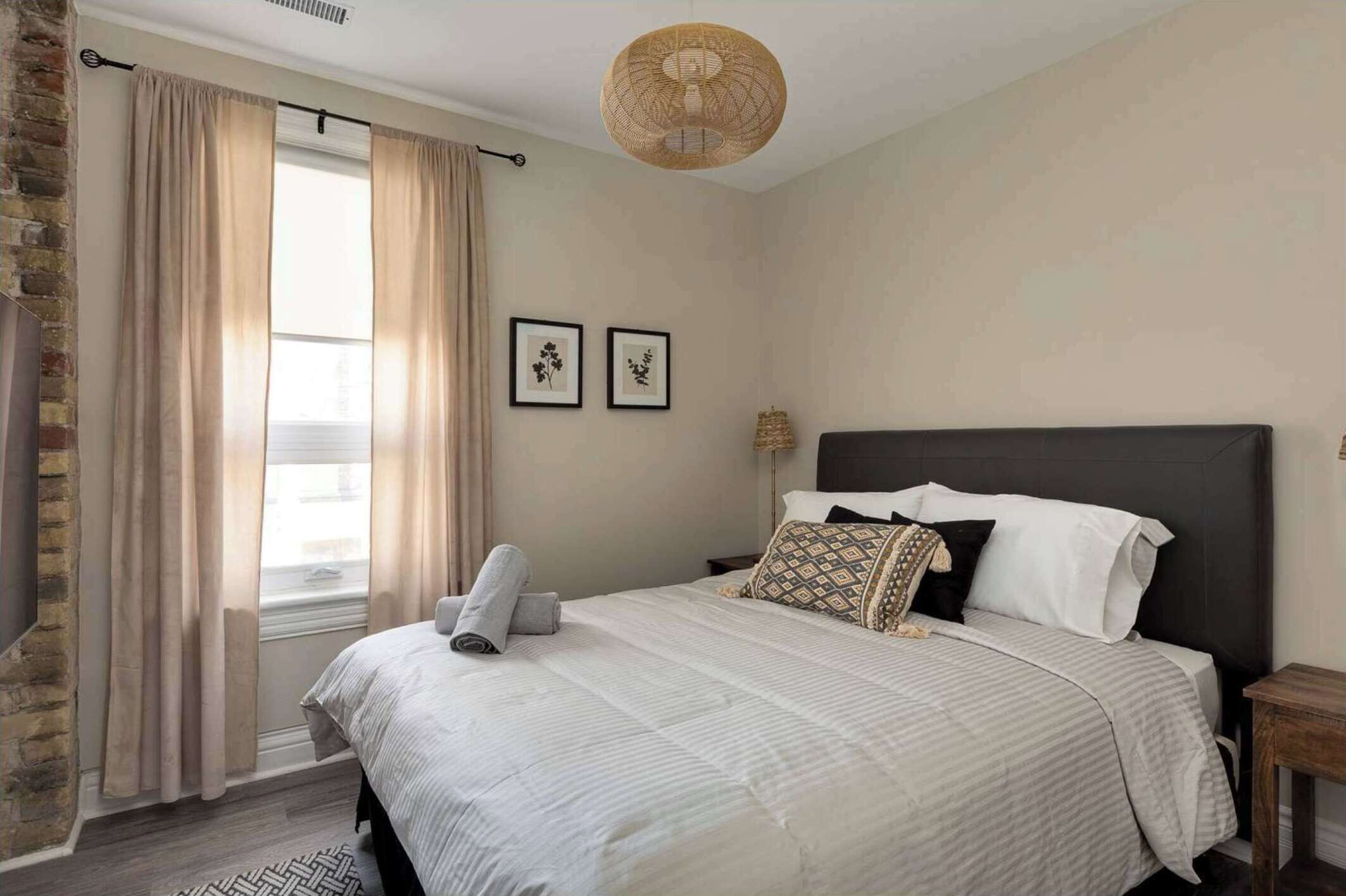 2 bedrooms, iron/ironing board, WiFi, bed sheets