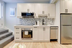 Refrigerador, microondas, horno, placa de cocina