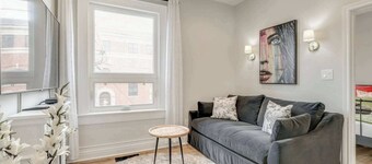 Casa Hotels: Chic Suite w Fireplace Leslieville