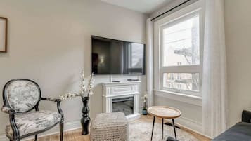 TV, fireplace