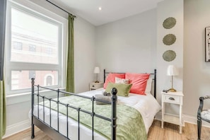 2 quartos, ferros/tábuas de passar roupa, Wi-Fi, roupa de cama