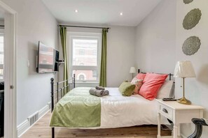 2 bedrooms, iron/ironing board, WiFi, bed sheets