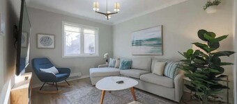 Casa Hotels: Modern 2BR Suite in Leslieville