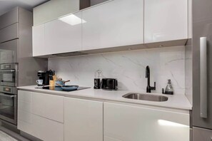 Fridge, microwave, oven, stovetop