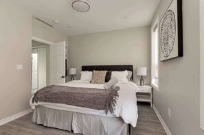 3 bedrooms, desk, iron/ironing board, WiFi