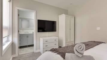 3 bedrooms, desk, iron/ironing board, WiFi