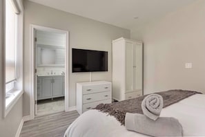 3 slaapkamers, een bureau, een strijkplank/strijkijzer, wifi