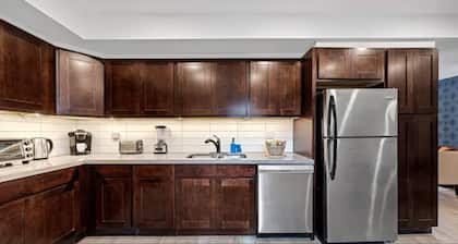 Casa Hotel Contemporary 2BR Suite w Patio & BBQ