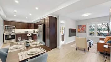 Coffee/tea maker, fridge, microwave, oven