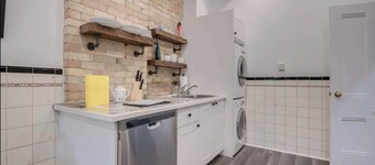 Casa Hotel: Modern Industrial Home w Private Patio