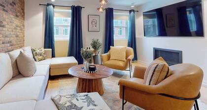 Casa Hotels: Elegant 2BR Suite in Leslieville