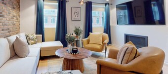 Casa Hotels: Elegant 2BR Suite in Leslieville